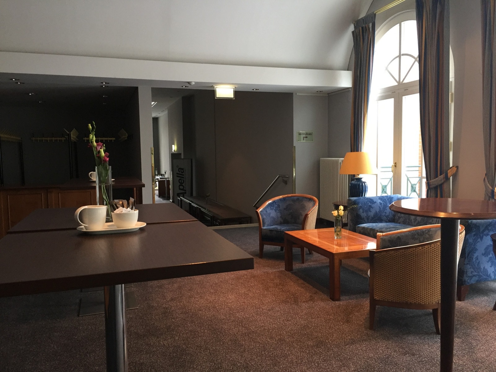 Die Lounge im Foyer im Schlosshotel Fleesensee.