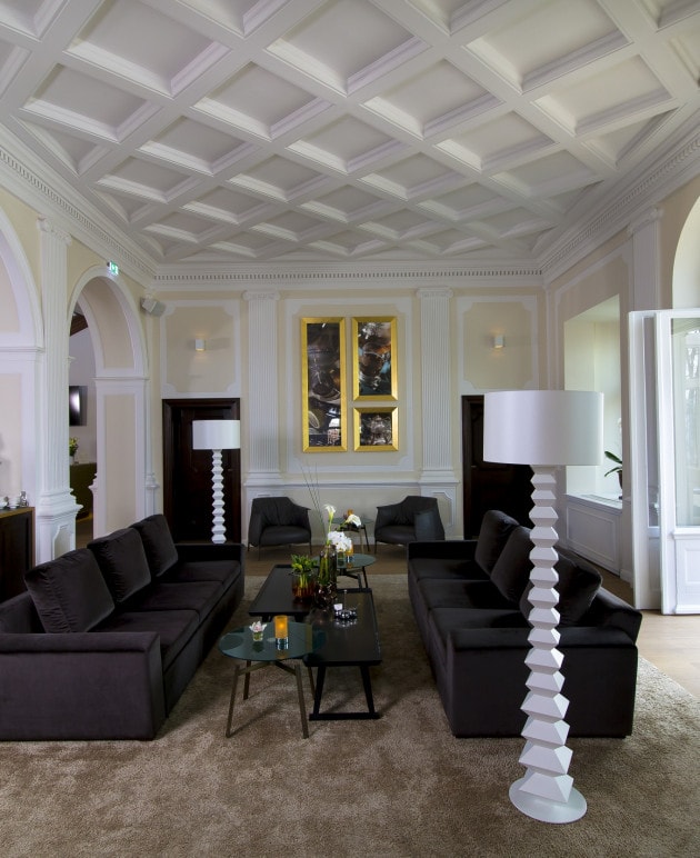 Die Lounge in der Lobby des Schlosshotels.