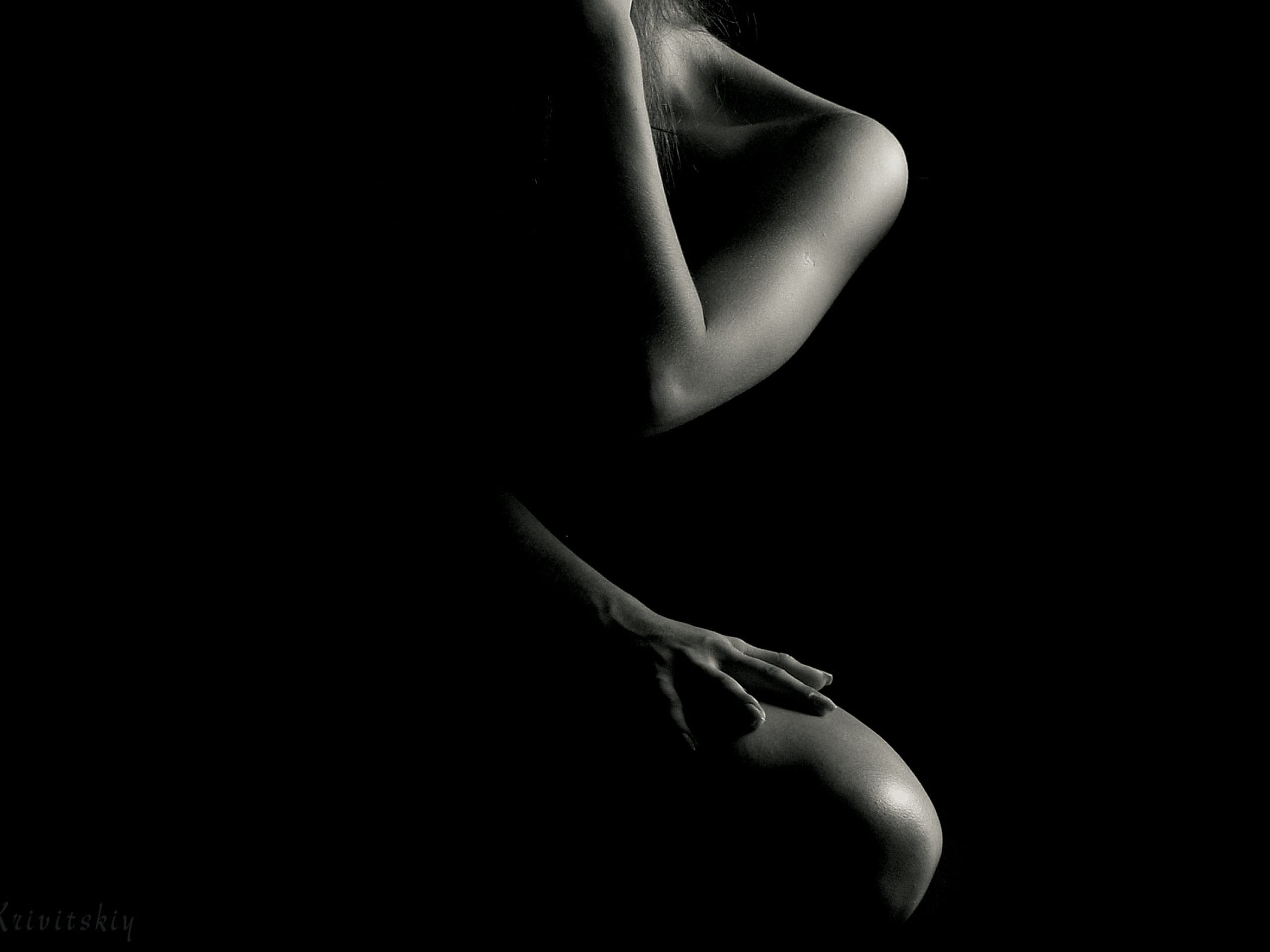 Silhouette eines Körpers in schwarz weiß